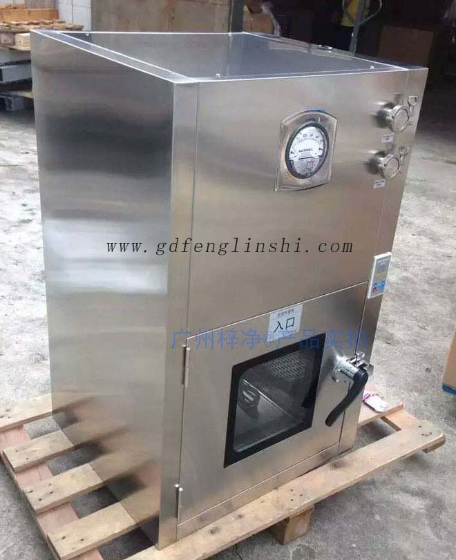 百級潔凈層流傳遞窗是一種潔凈室的輔助設備,主要應用于制藥廠GMP車間 百級潔凈層流傳遞窗是一種潔凈室的輔助設備,主要應用于制藥廠GMP車間