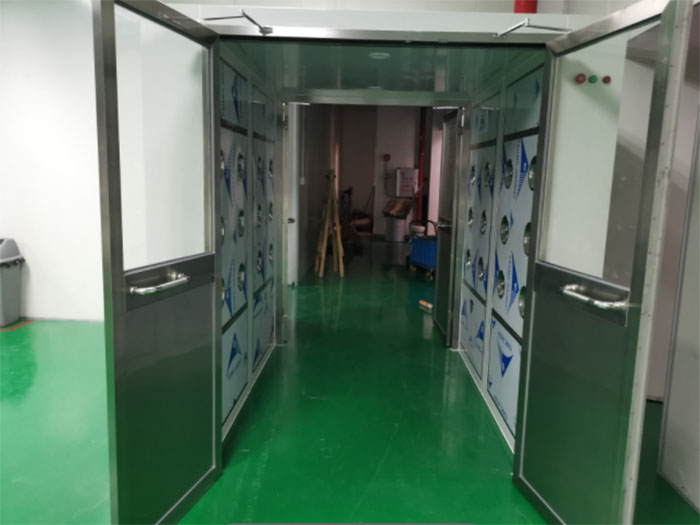 貨淋室是貨物進(jìn)出潔凈室所必須的通道,貨淋室是沒(méi)有底板 貨淋室是貨物進(jìn)出潔凈室所必須的通道,貨淋室是沒(méi)有底板