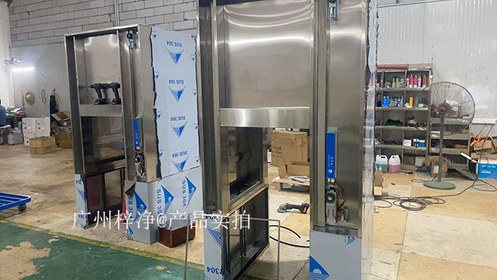 全自動感應輸送帶傳遞窗的電氣問題處理需要從選型、安裝、運行、維護、故障處理及安全注意事項等多方面進行全面考慮。