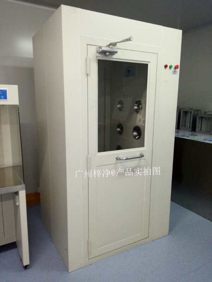 風(fēng)淋室運(yùn)行過程中產(chǎn)生的噪音可能會(huì)對(duì)操作人員造成不適，影響工作效率。