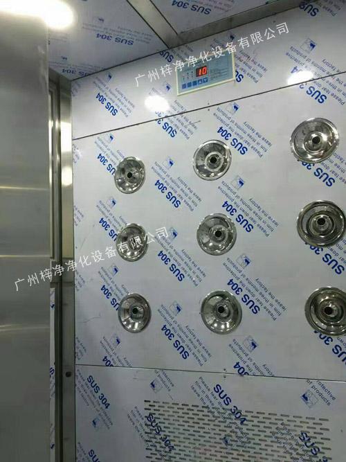 內置自動門風淋室工作區(qū) 內置自動門風淋室工作區(qū)